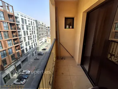 3 bhk apartment - Storage room - Coverd parking - wardrobes - close to school area - easy exit for dubai