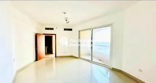 Modern High Rise Living I Bright Interior I With Lake View