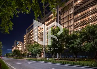 مساحة واسعة وتصميم عصري بإطلالة مميزة وبلكونة