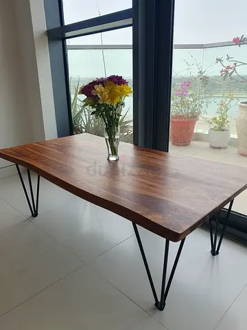 Wooden coffee / magazine table from United Furniture