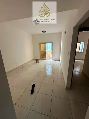 الايجارسنوي في بعجمان منطقة النعيميه 2 جنب اسطنبول ماركت و لولوء خليج و السفر مول شقة غرفه وصاله منفصل تكيف مركزي 1 حمام مع بلكونه مساحات كبيره تشطيبا