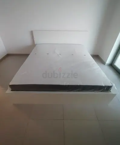 IKEA malam king size bed with IKEA mattress 180×200cm and 2 storage drawers underneath