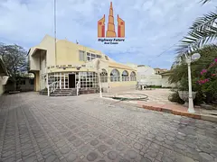 4 Bedroom very beautiful for sale good location 4 Bhk 2 Hall Maids room parking gardan 9000 sqft