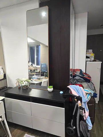 Stylish Drawers with Mirror