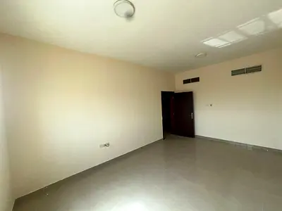 شقة غرفة وصالة منفصلة بمساحة كبيرة وتصميم عملي مناسب للعائلات أو للأفراد الباحثين عن سكن هادئ وموقع قريب من جميع الخدمات الأساسية.