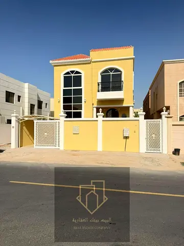 Villa for sale rawda2 3200 sq’ft 5 bedroom hall majlis maid room Only 7 year old Price 1.65 million negotiable