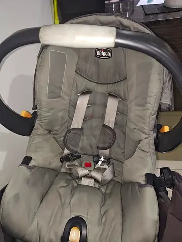 Chicco Car Seat with base for Sale
