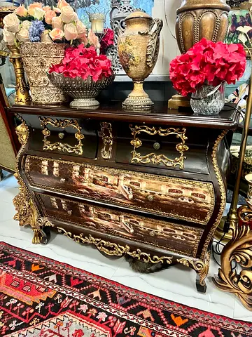 Elegant Vintage Chest of Drawers with Intricate Details