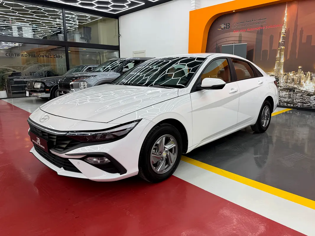 Hyundai Elantra 2024 — photo 1 of 14