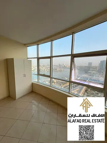 شقة ب اطلالة بحرية بانوراما علي الخور _ جيم _ مسبح _ باركينج خاص