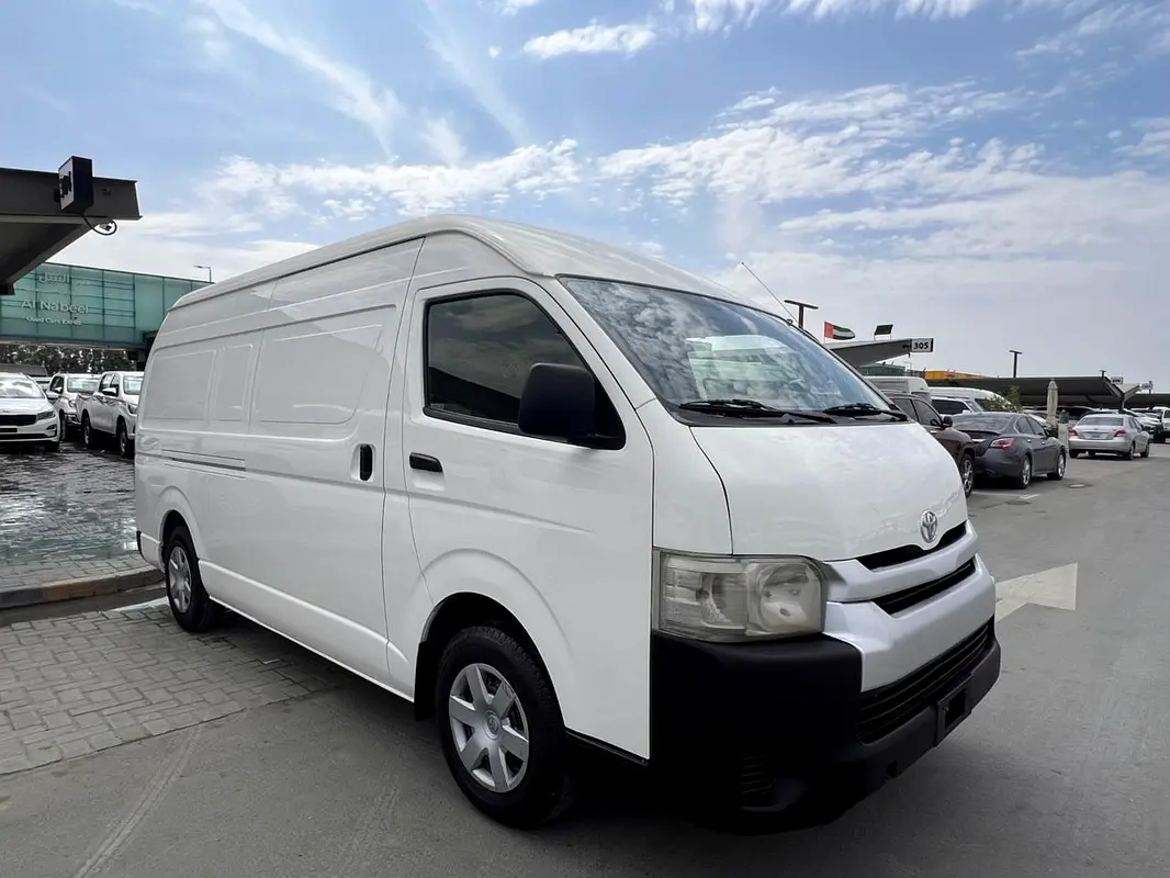 Toyota Hiace 2020 — photo 1 of 10