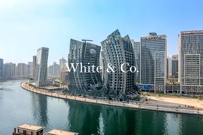 Canal View | Luxury Apartment | Prime Location