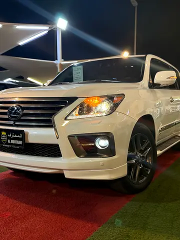 لكزسLX570-sport-s-2015-خليجي-GCCمن المالك الأول-صبغ ومحركات الوكاله-بحاله فنيه ممتازه-original paint