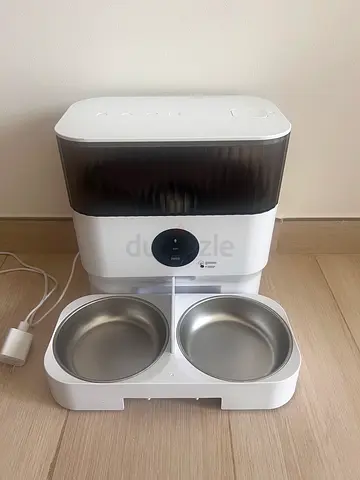 Cat feeder Automatically
