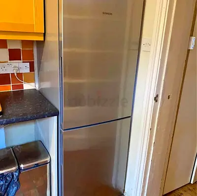 Siemens bottom freezer 60 cm wirthd new model same like new conditon for sale