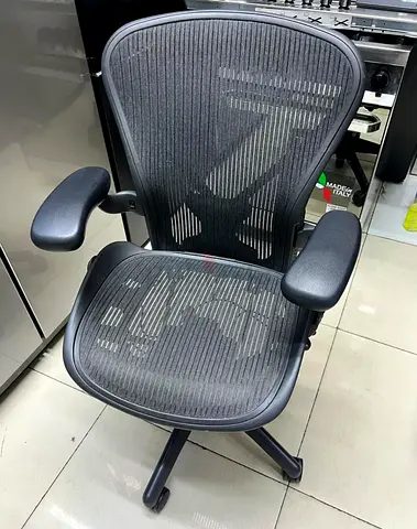 Herman miller Aeron size B fully loaded