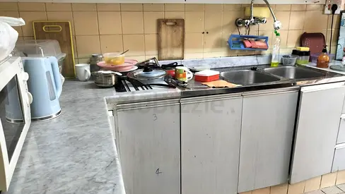 Small bedroom available in karama for couple or working ladies (Indian)