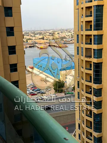 للبيع من المالك مباشرة في الشارقة – الخان داخل أبراج الخور  شقة مميزة بإطلالة مباشرة على البحيرة، وتعد من أكبر مساحات غرفتين0 وصالة في الأبراج، بتشطيب