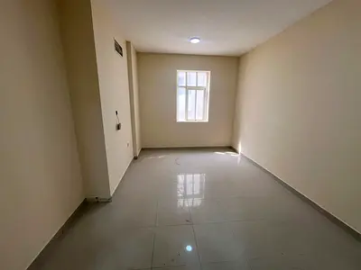 شقة مميزة للإيجار السنوي في موقع راقي قريب من الطرق الرئيسية وسهل المخرج لدبي والشارقة.