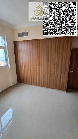 غرفة وصالة بتصميم عصري ومساحة واسعة.  2 حمام + بلكونة + خزائن بالحائط   تاور جديد تماماً أول ساكن  قريب من السوق الصيني و مركز القبائل للتخفيضات.