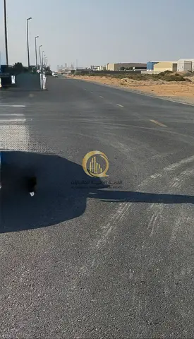 للبيع قطعة ارض في المطرق ضاحية الرويضات   موقع ممتاز زاوية على شارعين بالقرب من المسجد والحديقة