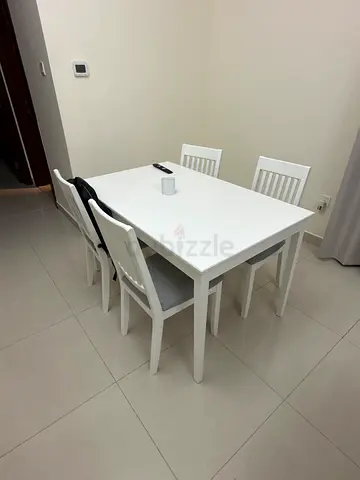 Table 4 chairs