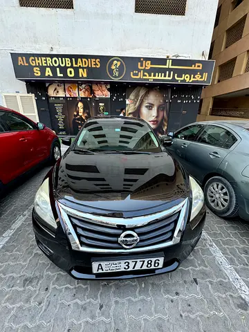 Nissan Altima GCC black 2015