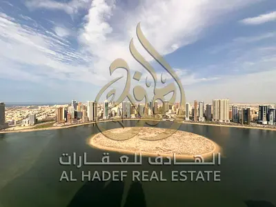 إطلالة بحرية رائعة وفرصة سكنية مميزة شقة 3 غرف وصالة مع غرفة خادمة ماستر للإيجار في الخان بالشارقة مع بلكونة كبيرة بإطلالة بحرية ومساحات واسعة وصالة ك