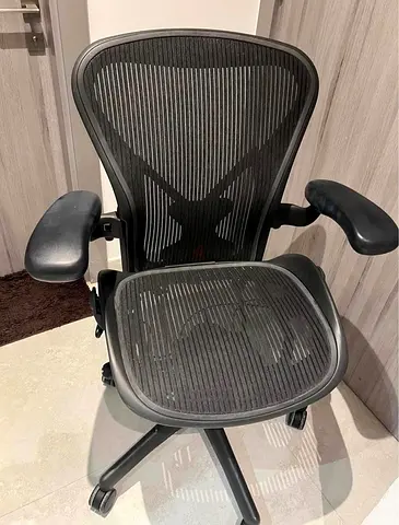 Excellent Herman Miller Aeron Classic office chair