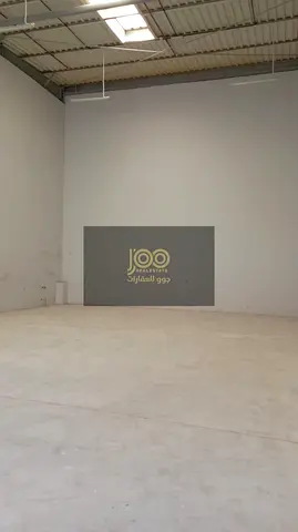 للايجار السنوي مستودع في ام القيوين بمنطقة ام الثعوب يتميز بموقعه الحيوي وسهولة الوصول إليه من مختلف الطرق الرئيسيةمناسبًا لمختلف الأنشطة التجارية