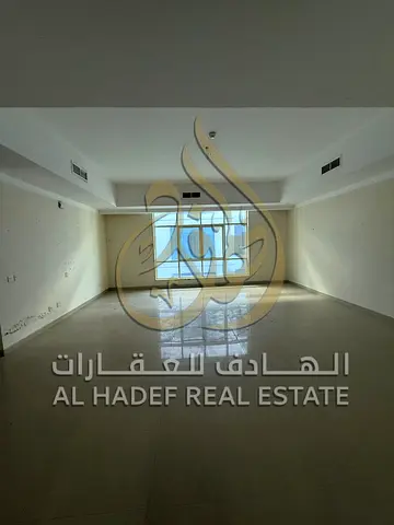شقة غرفتين وصالة | وغرفة خادمة  | تشطيب سوبر ديلوكس | تكييف مجاني | وجيم مجاني| ومسبح مجاني | سكن عائلي