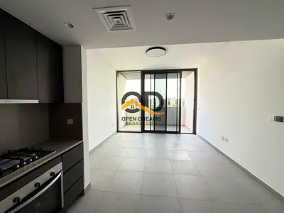 Spacious 2bed apartment with Built in Wardrobes and Big Balcony