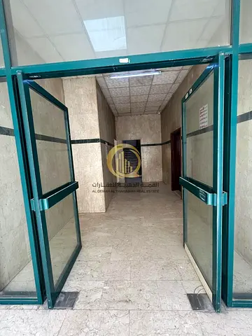 بناية للبيع في مويلح   المساحه (٢٨٢٥ قدم)  ارضي + اول  ‎ مكونه من 4 شقق غرفه وصاله و 4 محلات تجارية