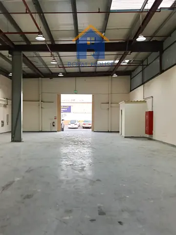 مستودع مميز للإيجار في الصناعية 4 – الشارقة