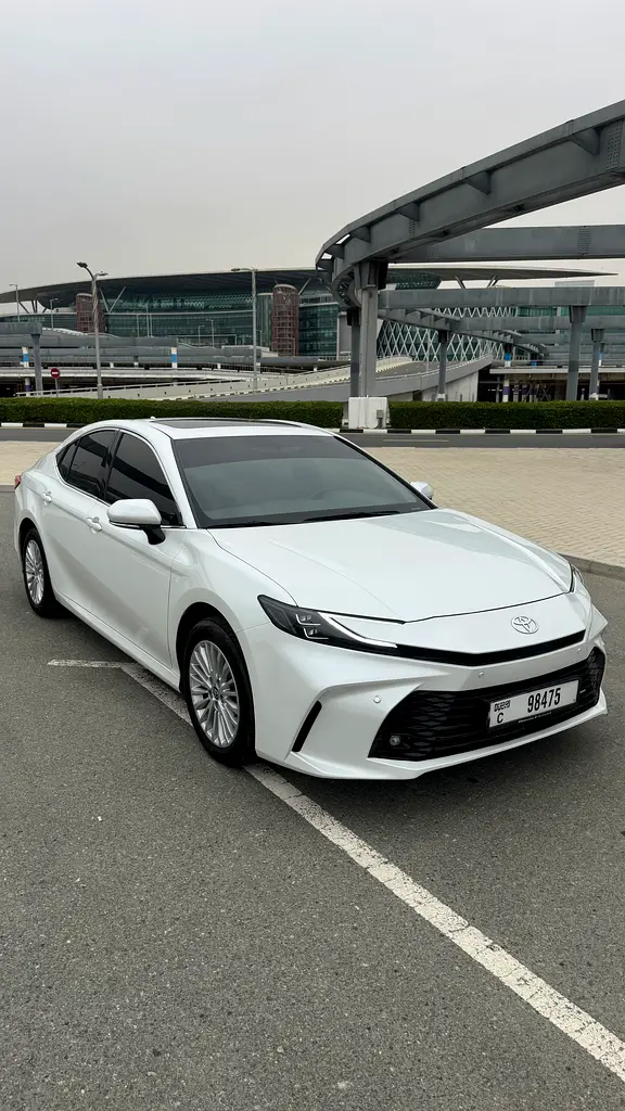 Toyota Camry 2025 — photo 1 of 11