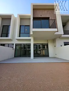 Single Row | Near To Entrance | Pocket Park | Big Layout