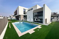 Corner | Private Pool |Close to Amenities