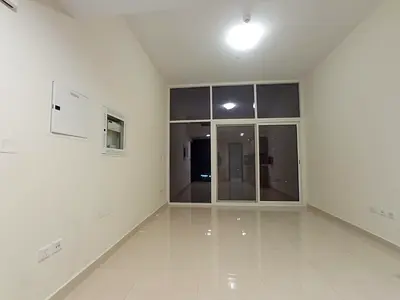 MODERN DESIGN STUDIO!! VACANT!! PRIME LOCATION