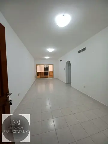 2 BEDROOM HALL FLAT ON ROLLA STREET IN BUR DUBAI NEAR VIVA SUPER MARKET TOWARDS MINA ROAD