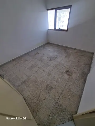 🏡 Annual Rental in Sharjah – Al Majaz 2 A distinctive apartment consisting of: • 2 bedrooms and a living room • 2 bathrooms • Balcony • Maintenance