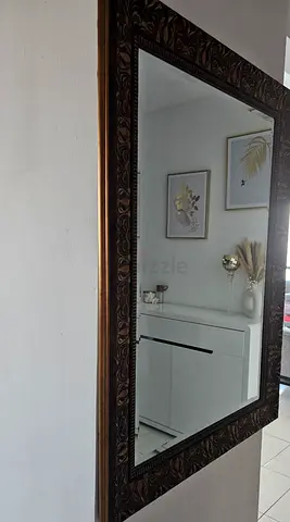 Elegant Decorative Wall Mirror with Intricate Frame 106×76 cm