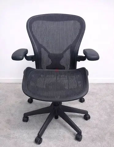 Herman miller Aeron size B fully loaded