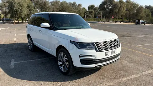 GCC - Original condition Range Rover Vogue SE P400 Fulls service history with 2 original keys