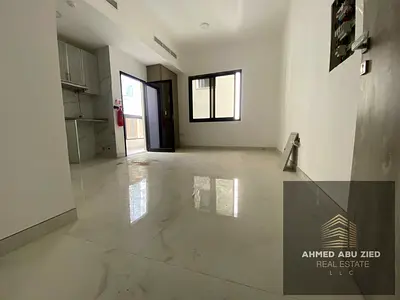 استوديو واسع للإيجار السنوي في عجمان منطقة العالية مع بلكونة وإطلالة مميزة، تشطيب ممتاز وموقع قريب من الخدمات – الإيجار 22,000 درهم فقط على 4 دفعات
