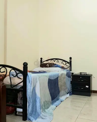 Fully furnished bedspace available for kerala bachelor in 3 person sharing bedroom in Bur Dubai