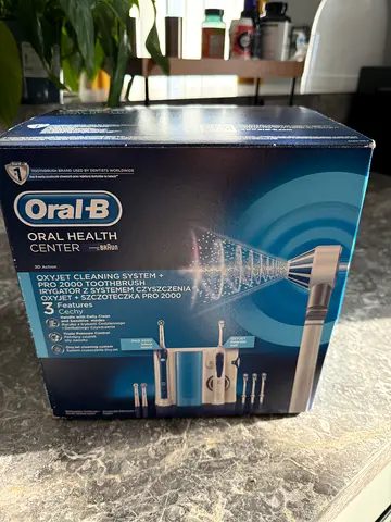 Oral B Oxyjet Cleaning System + Pro 2000 Toothbrush
