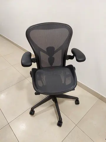 Fully Adjustable Remastered V2 Version Herman Miller Aeron Graphite Chair Size B
