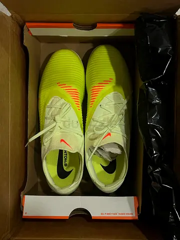 NIKE PHANTOM 6 PRO LOW CUT
TF MAX VOLTAGE