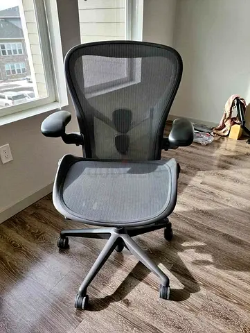 Selling herman miller remasterd chair.size  C available.fully loaded