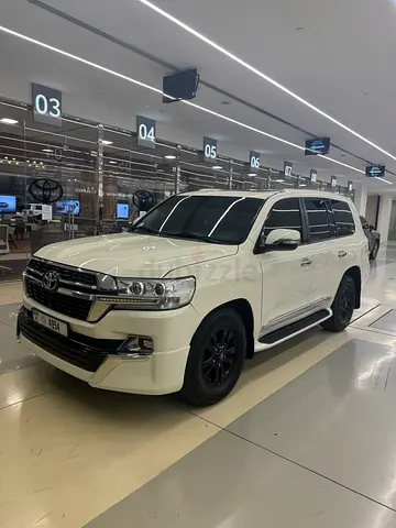 Toyota Land Cruiser 2013 model GCC Top option sunroof service from ALFUTTAIM